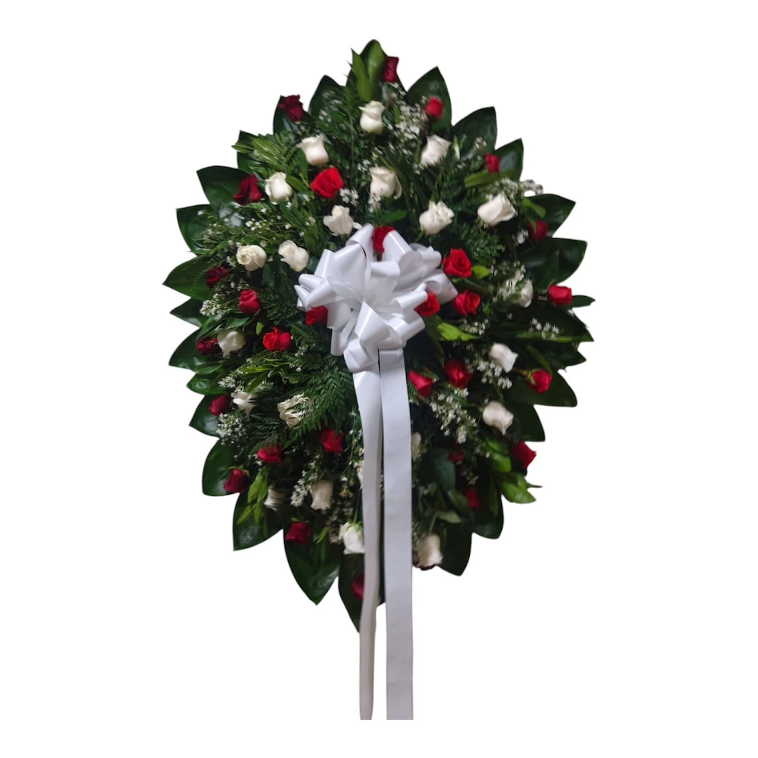 Corona fúnebre tradicional de 50 rosas blancas y rojas con follaje tupido y moño blanco con cinta de condolencias cali